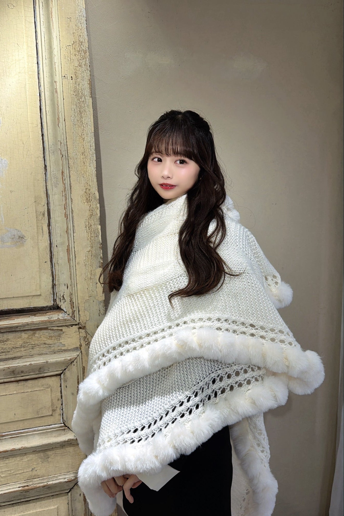 Milky Fur Trim Knit Poncho Cardigan　