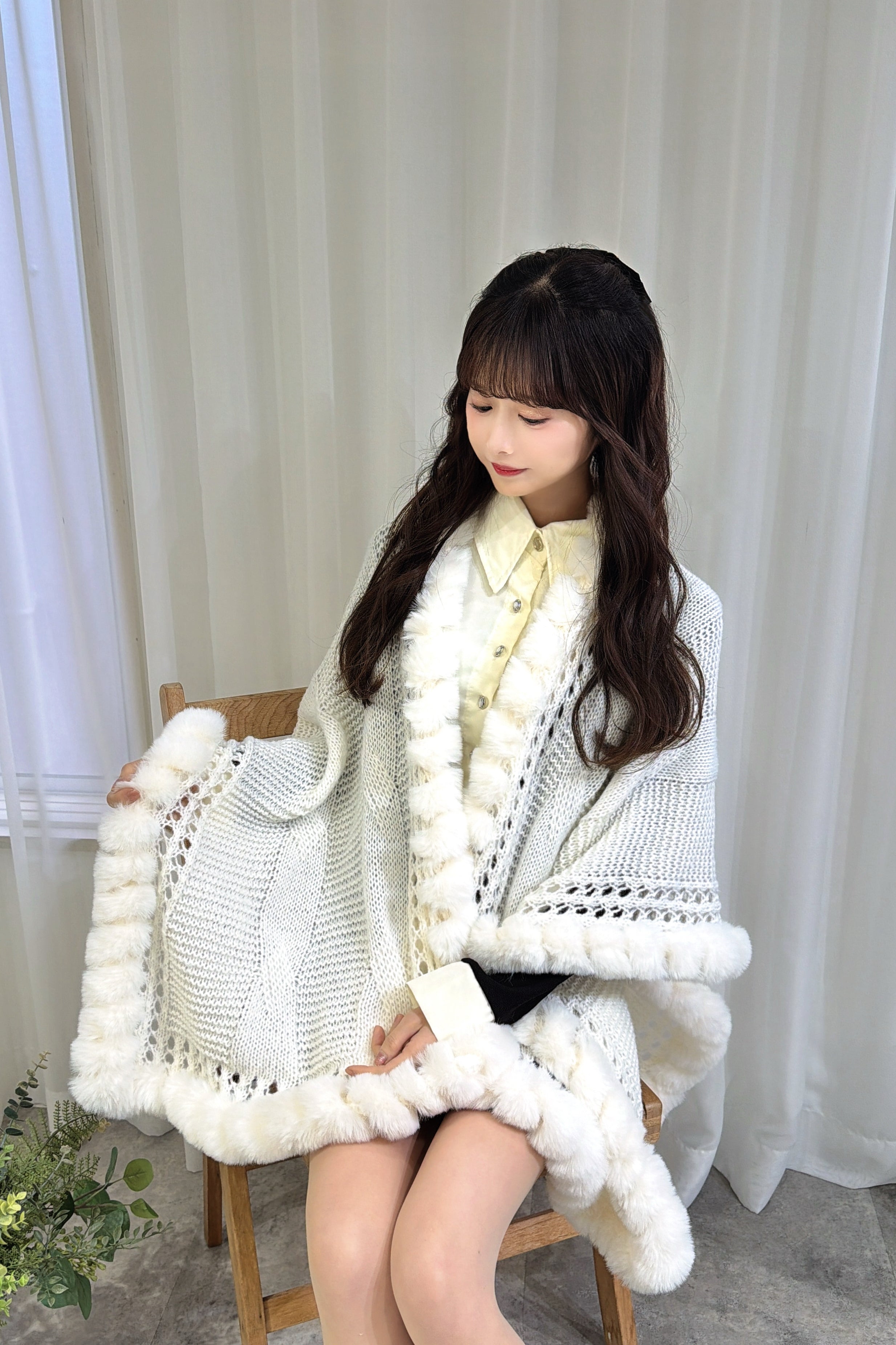 Milky Fur Trim Knit Poncho Cardigan　