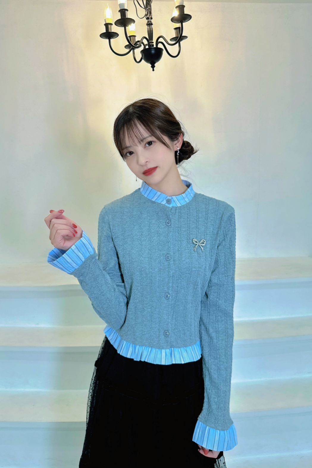 Ribbon brooch striped frill gray cardigan